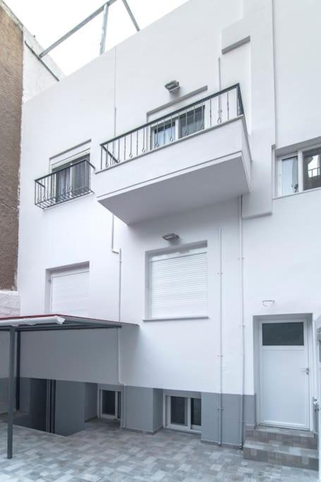 Downtown Rare And Modern Two Storey Building Athen Exterior foto